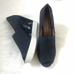 [Donald J. Pliner] Cari Peep Toe Wedge Heels
